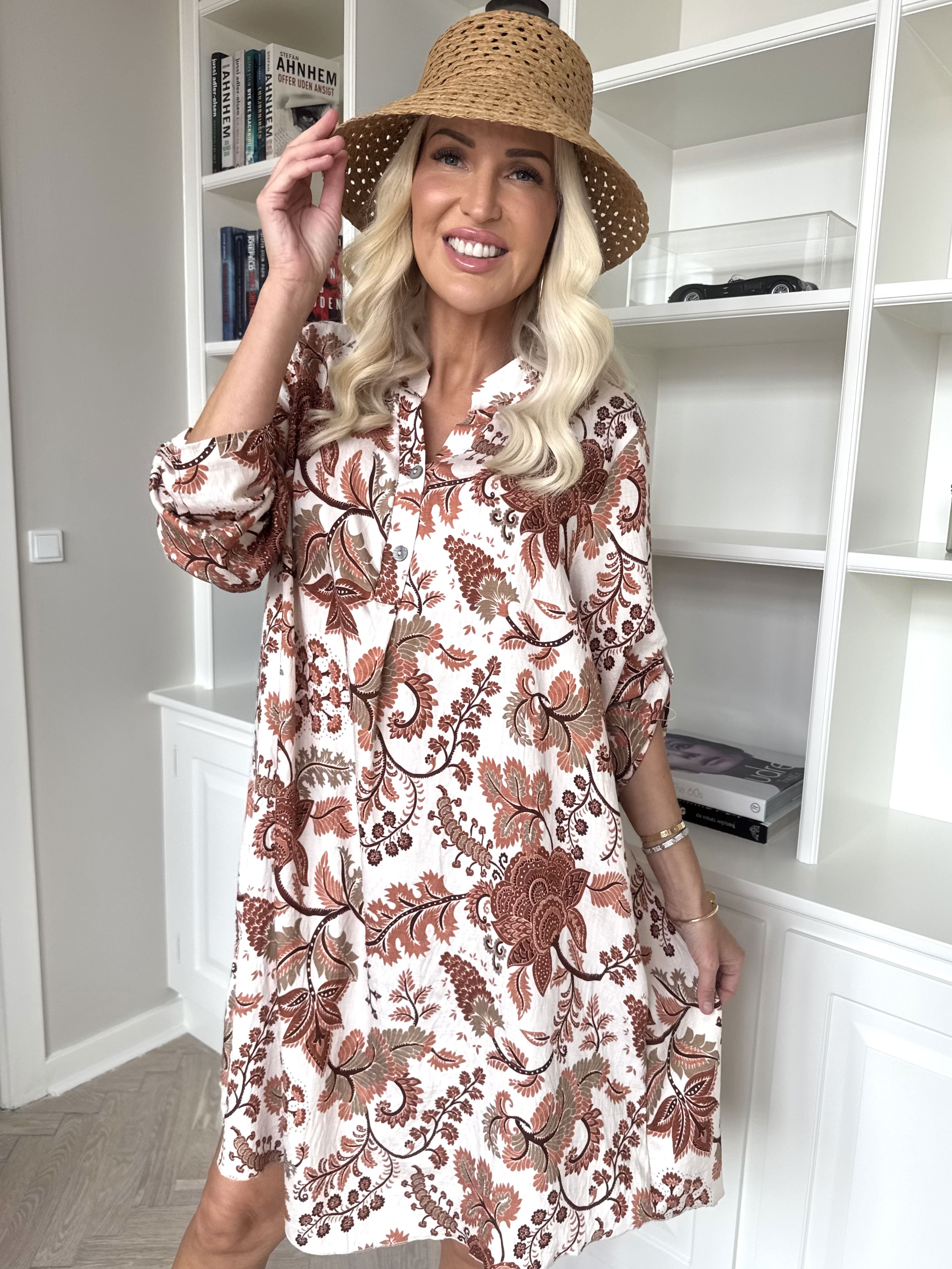 Nyah - Skjortklänning i viskos med tryck och knappar vid halsringningen